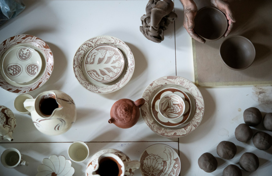 Olika keramikföremål.