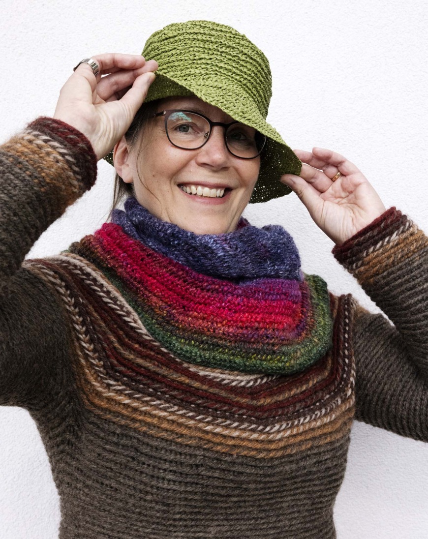 Ingela Andersson Lindberg i nålbunden tröja.