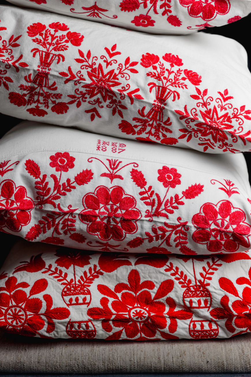 Kuddar broderade med Delsbosöm